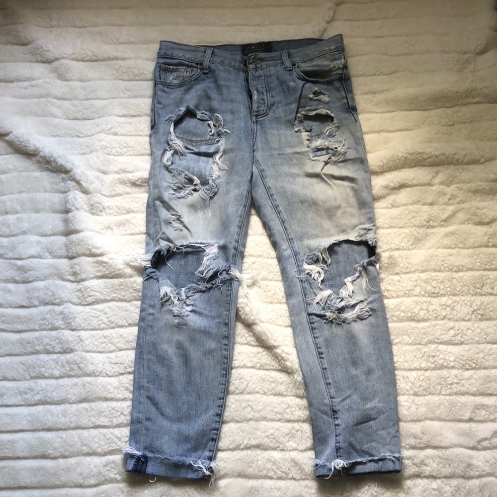 Lucky brand distressed boyfriend jeans